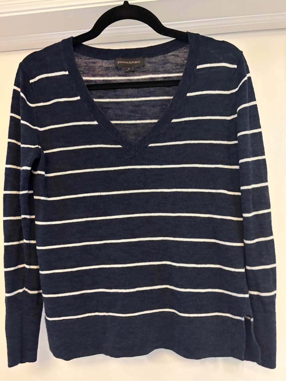 Banana Republic - Striped V-neck Sweater - white/navy - size S